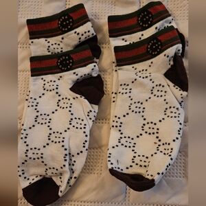 🌟NWOT Designer Patterned Womens And  Men's Socks-White Brown- TWO PAIRS🌟